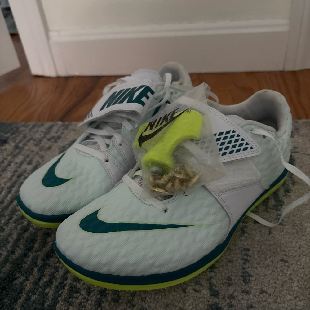 Nike High Jump Elite White/Green Men’s Size 6 (Women’s 7.5) w/ spikes. No bag.